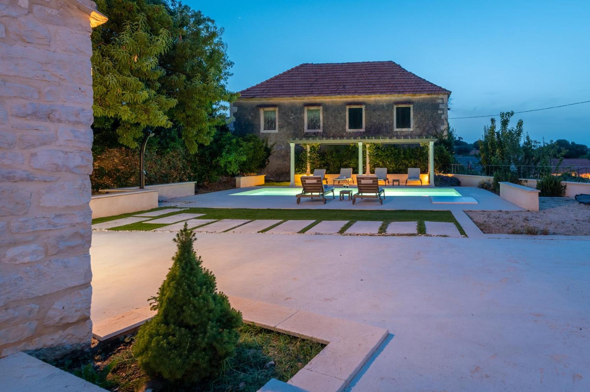 Villa Komelo Škrip エクステリア 写真