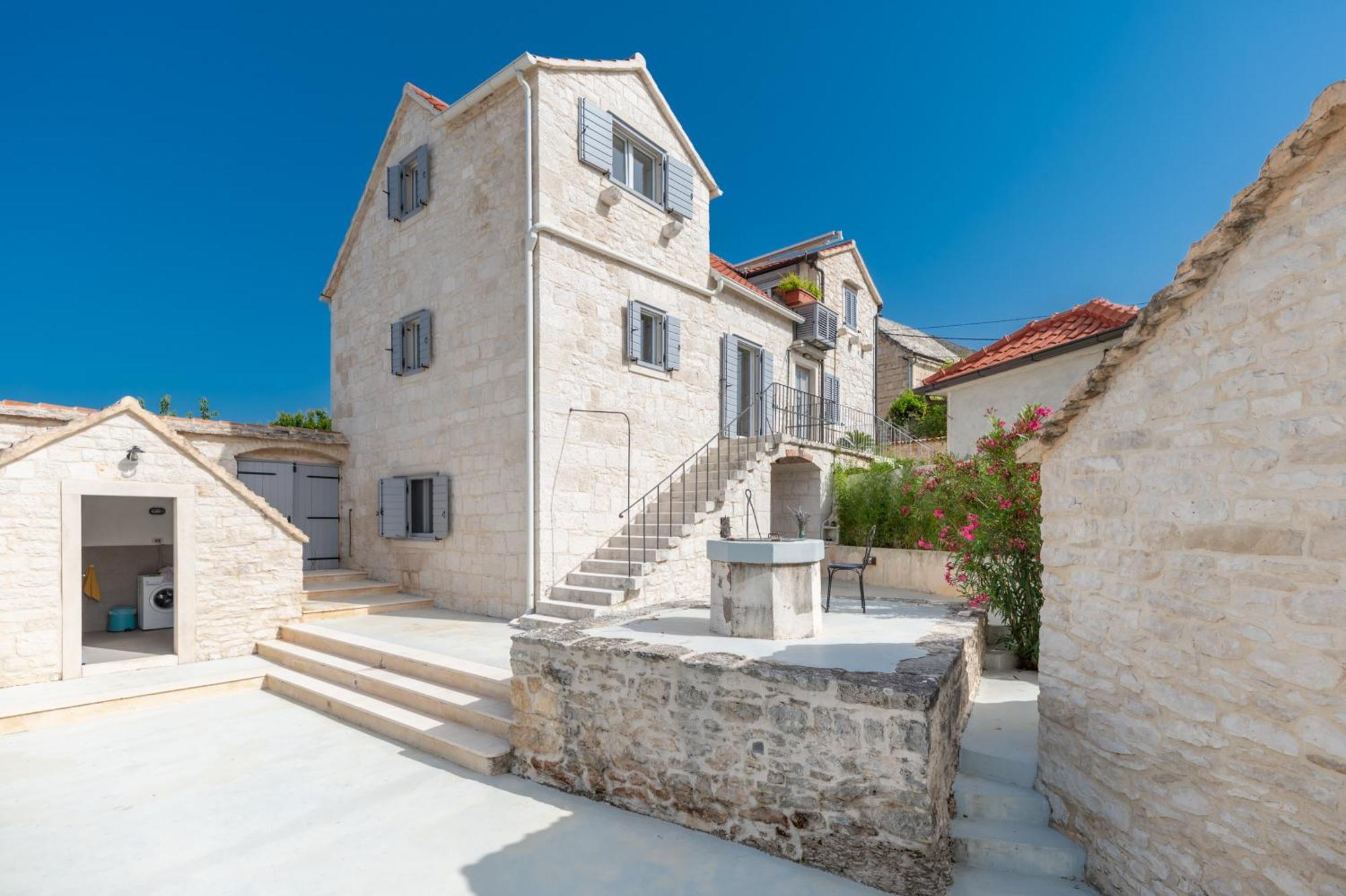 Villa Komelo Škrip エクステリア 写真