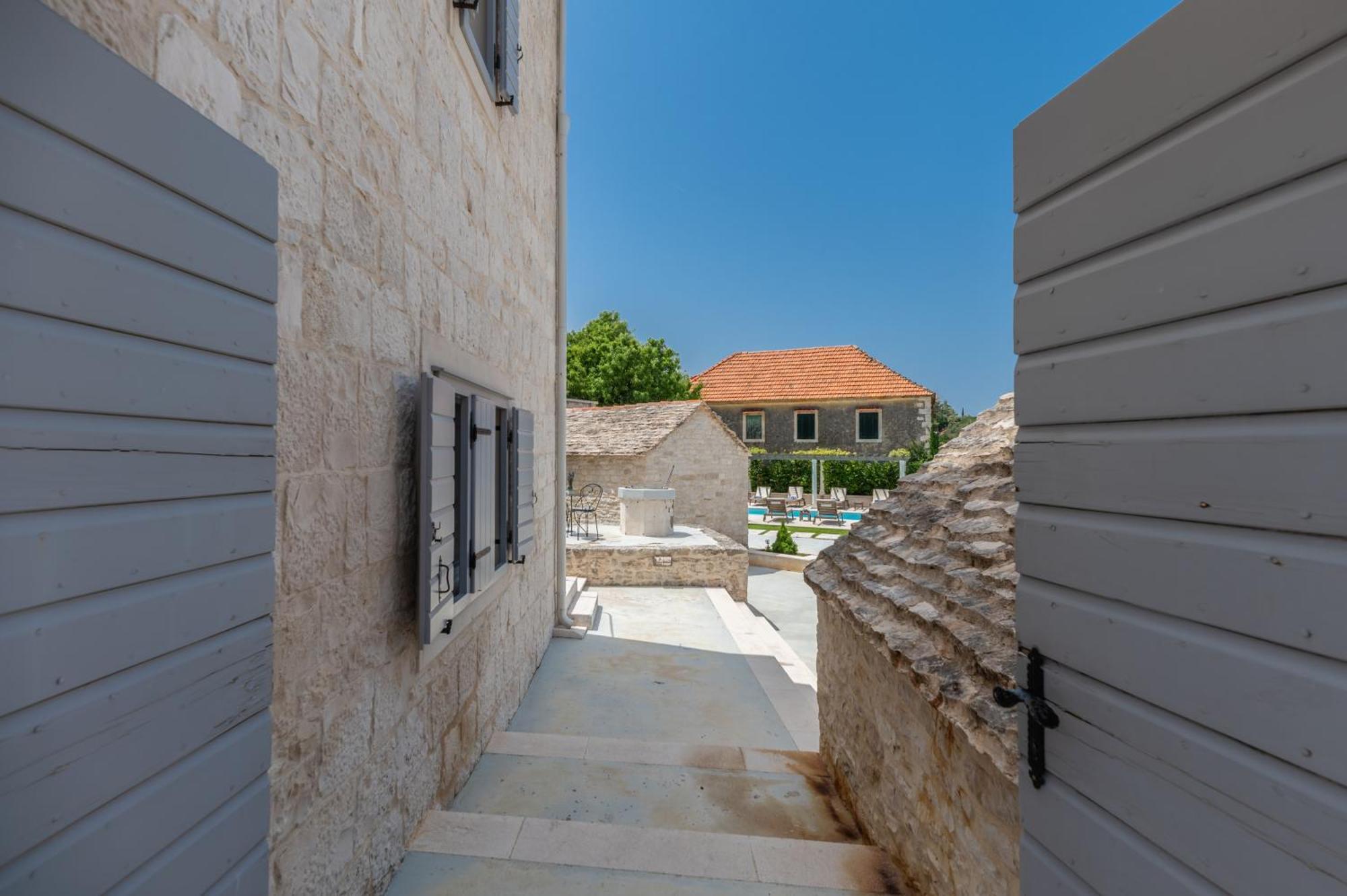 Villa Komelo Škrip エクステリア 写真