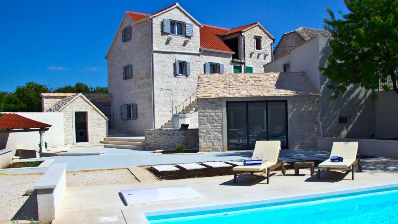 Villa Komelo Škrip エクステリア 写真